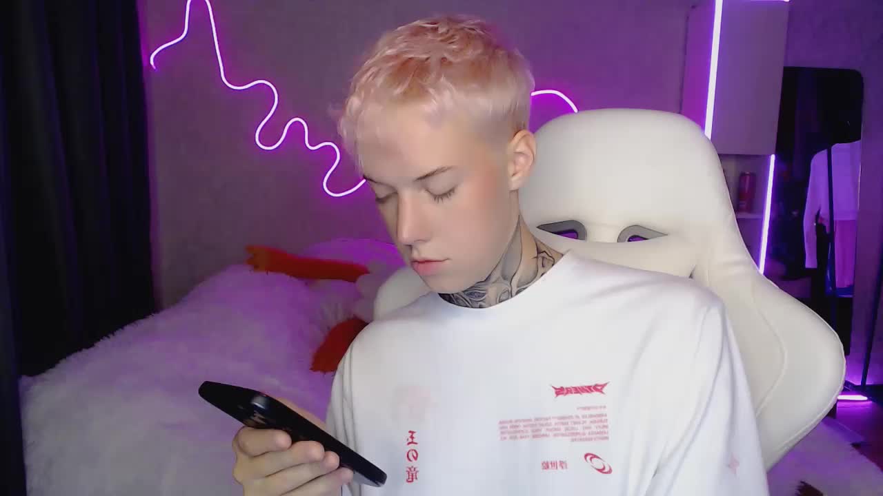 tezes Adult Chat August 18, 2025