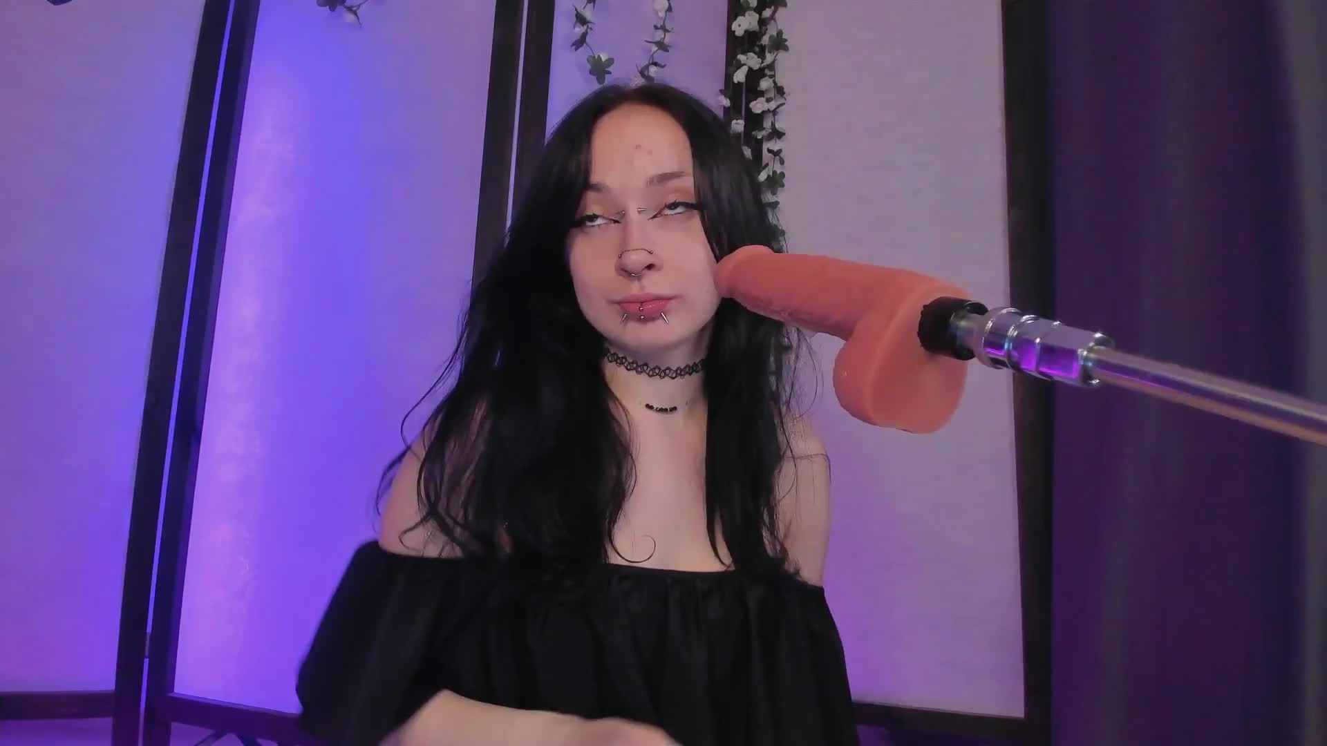 Juicy-Vikki Adult Chat August 18, 2025