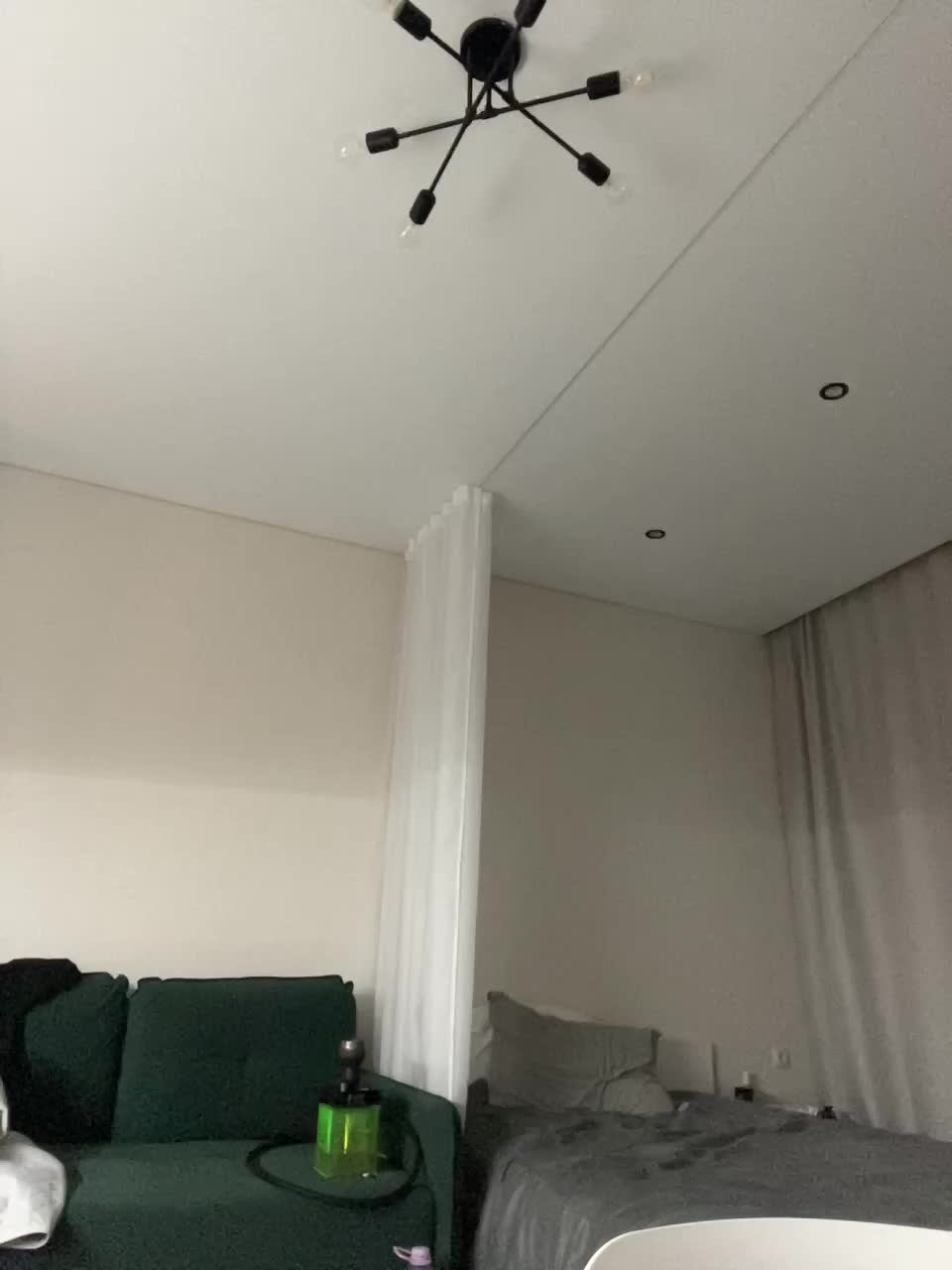 v_-_-_v Adult Chat August 18, 2025