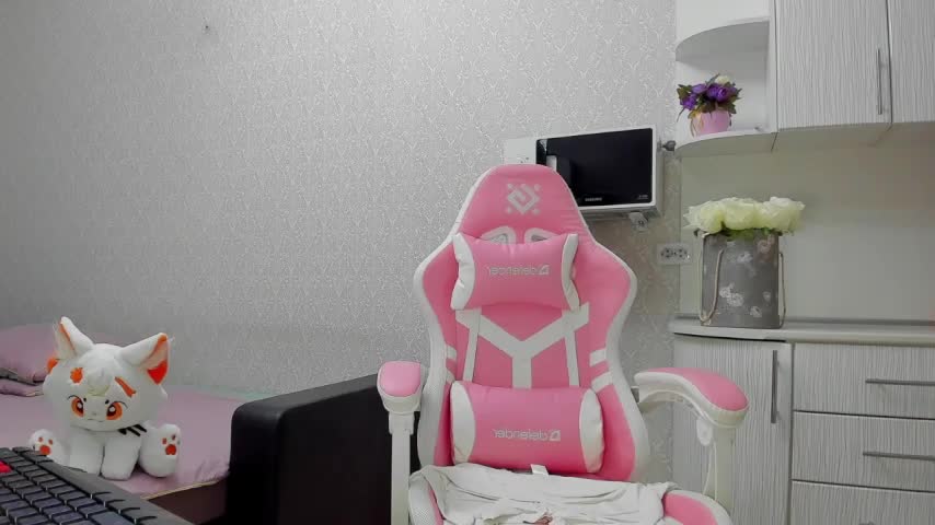 Hi_Kitti Adult Chat August 18, 2025