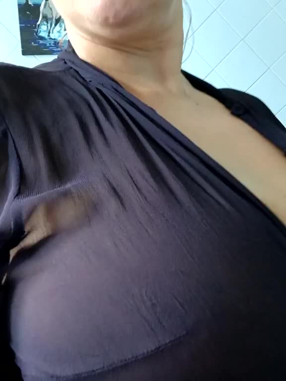 ZlataGoldie Adult Chat August 19, 2025