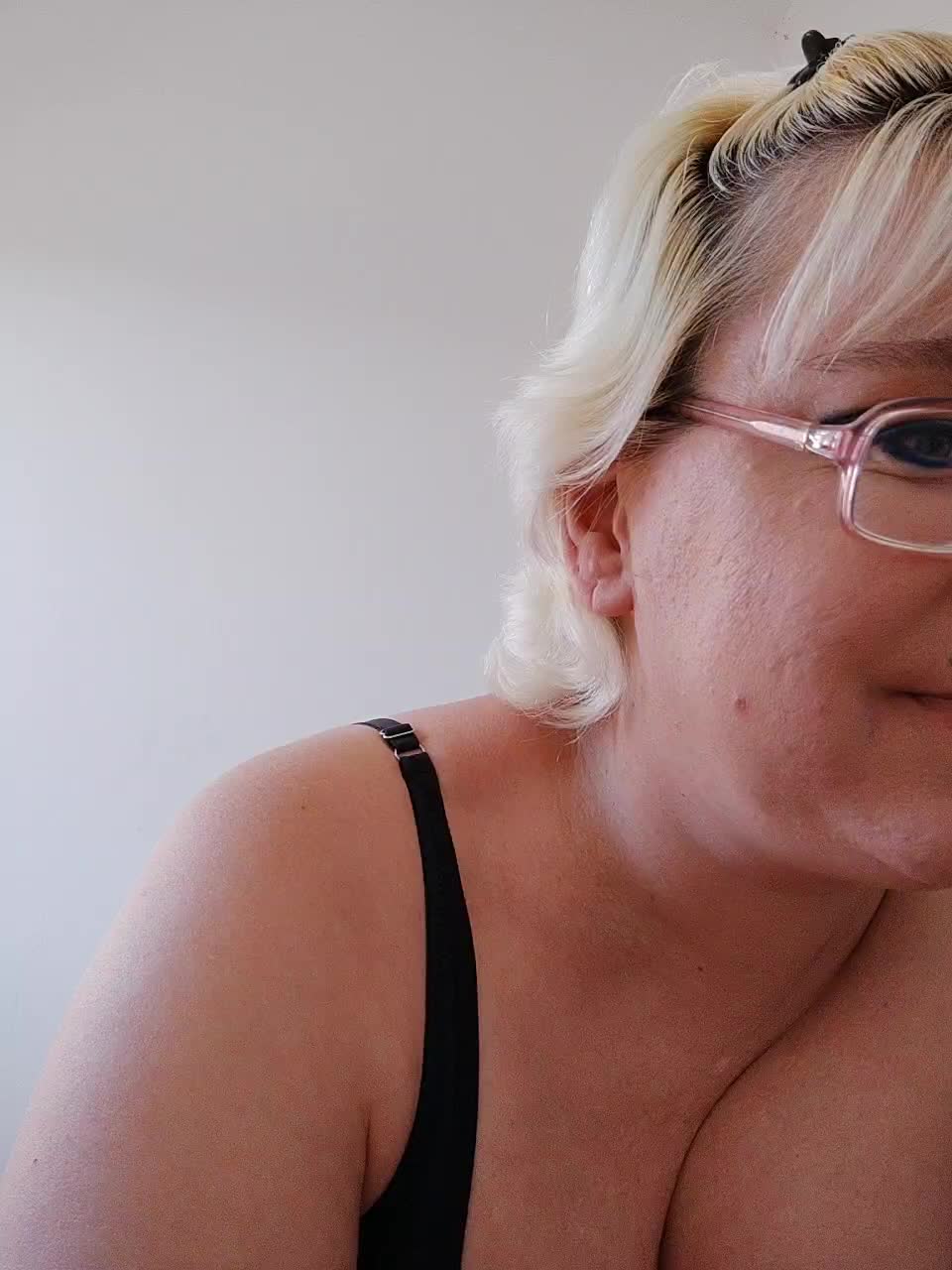 Vika211 Adult Chat August 19, 2025