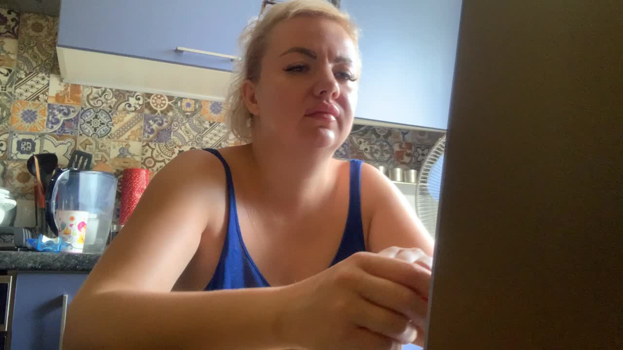 Oksana494 Adult Chat August 19, 2025