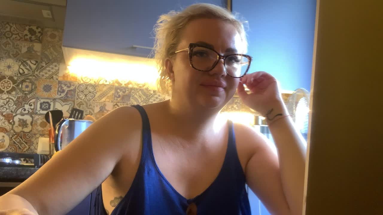 Oksana494 Adult Chat August 19, 2025