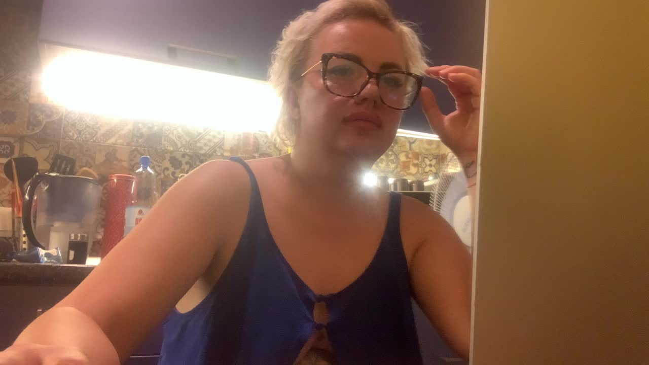 Oksana494 Adult Chat August 18, 2025