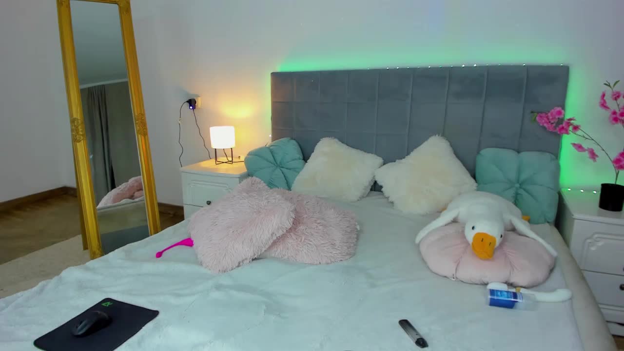 MikkiShows Adult Chat August 19, 2025