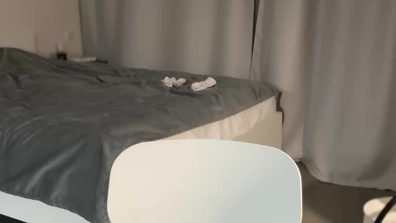 v_-_-_v Adult Chat August 18, 2025