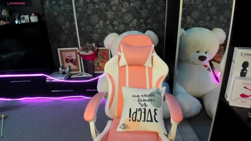 Queen_baby Adult Chat August 19, 2025