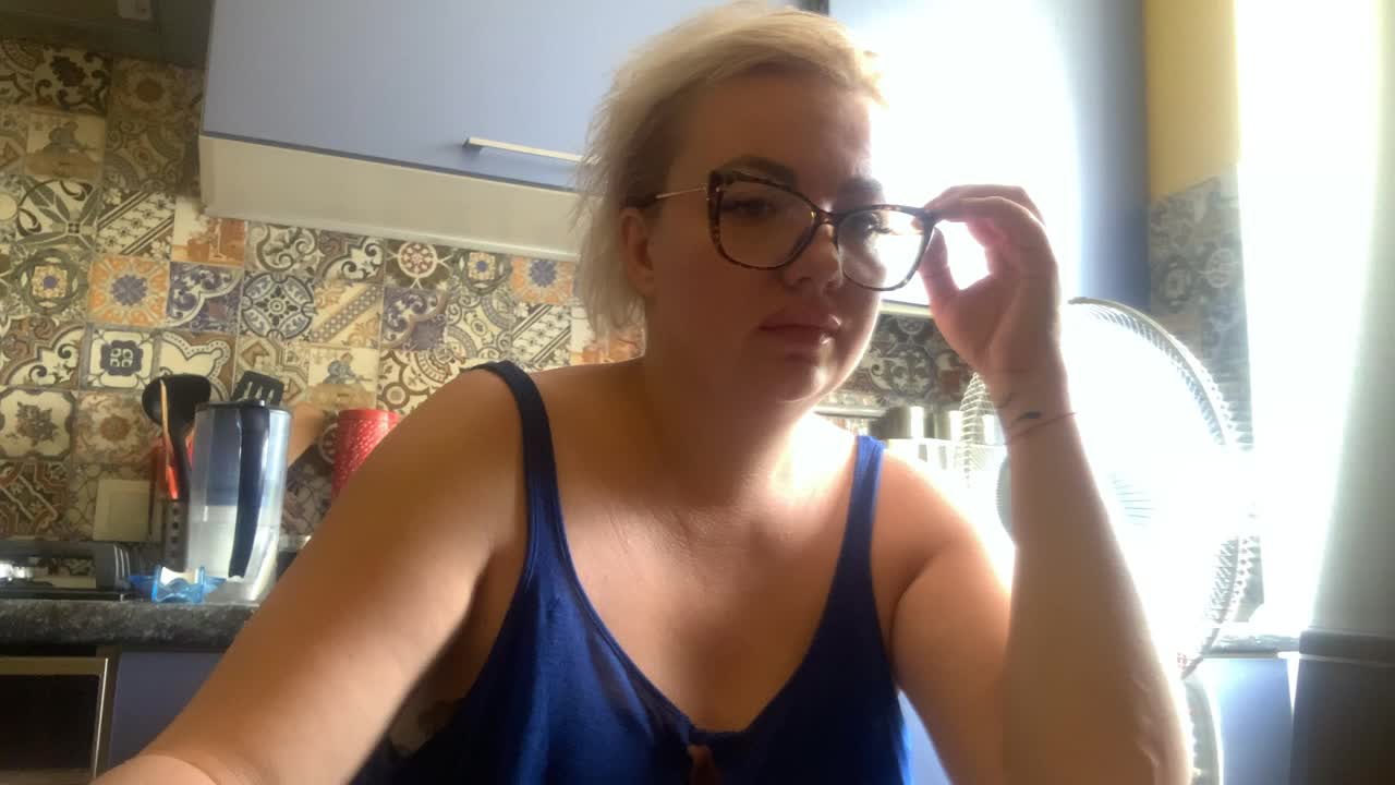 Oksana494 Adult Chat August 19, 2025