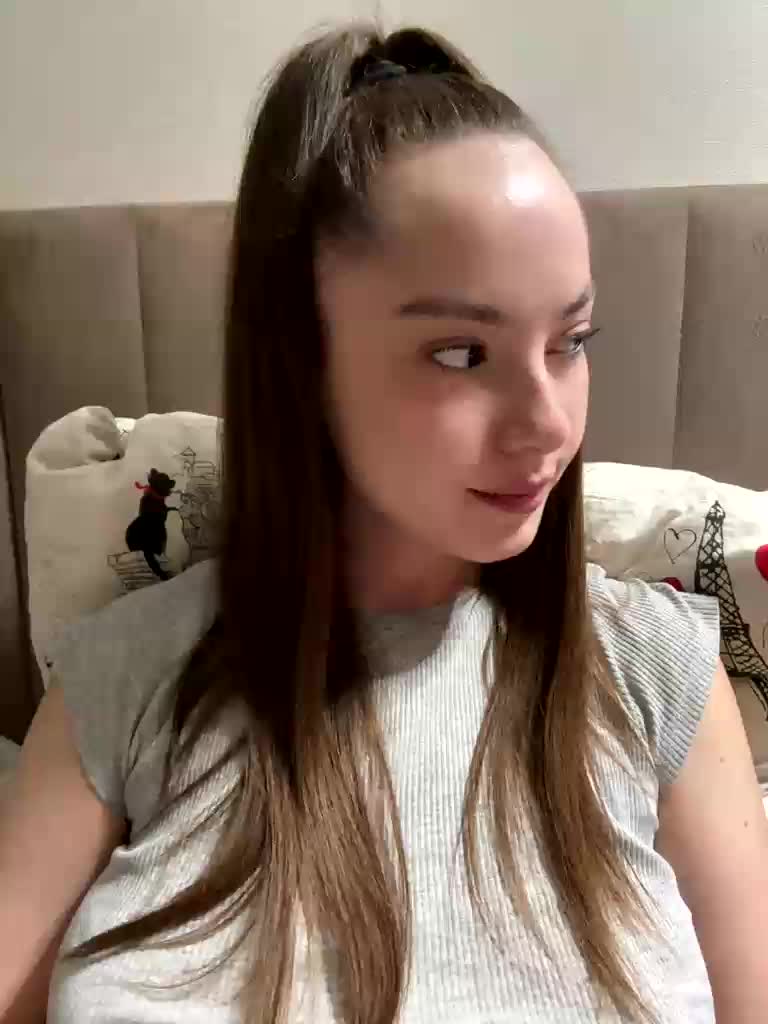 -Valeria- Adult Chat August 19, 2025