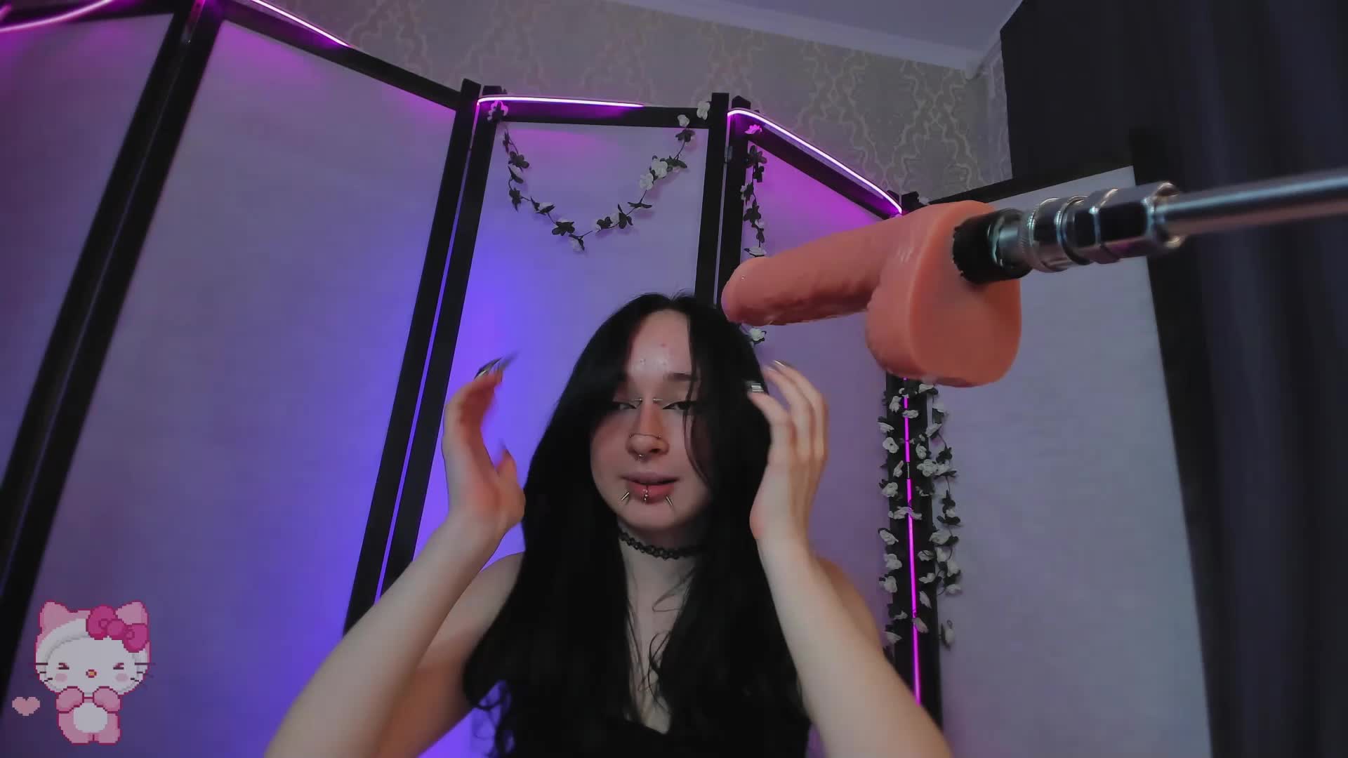 Juicy-Vikki Adult Chat August 19, 2025