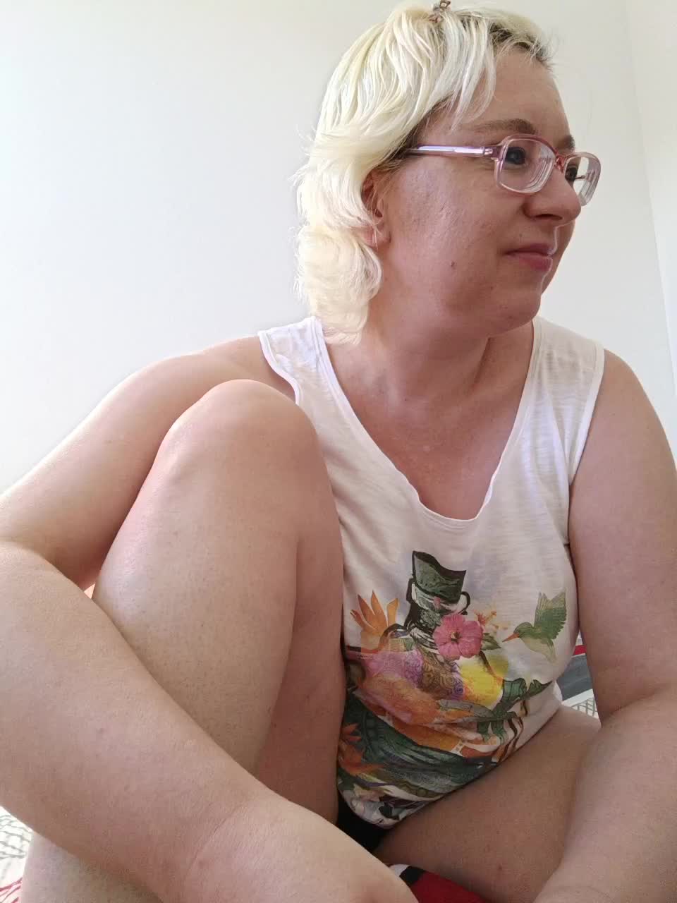 Vika211 Adult Chat August 19, 2025