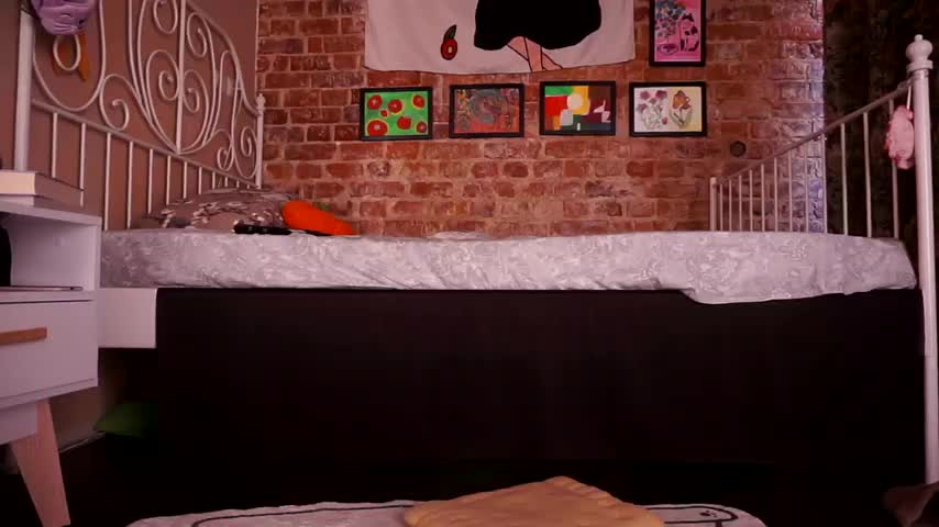 Evelively Adult Chat August 20, 2025