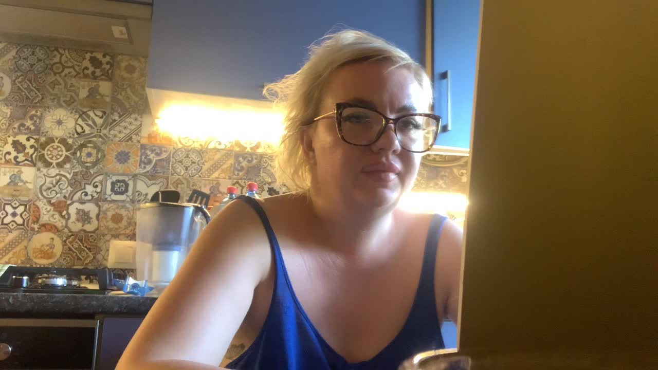 Oksana494 Adult Chat August 20, 2025