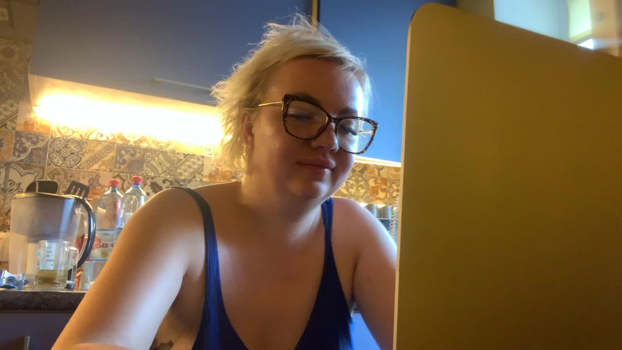 Oksana494 Adult Chat August 20, 2025