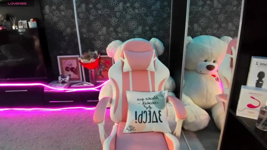 Queen_baby Adult Chat August 20, 2025