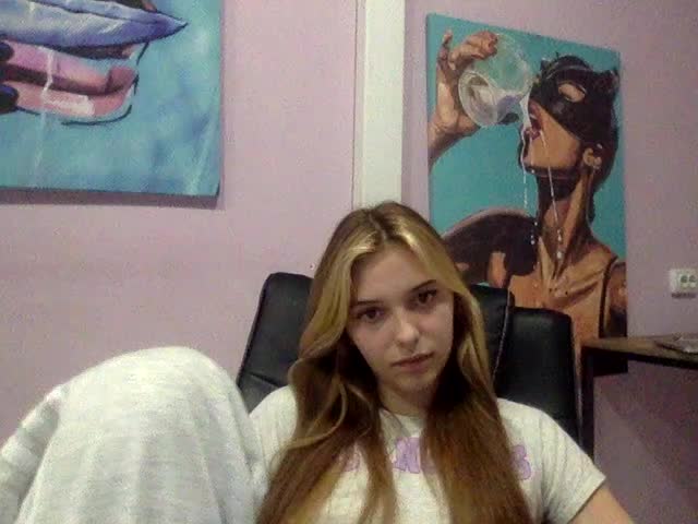 Vikky77 Adult Chat August 21, 2025