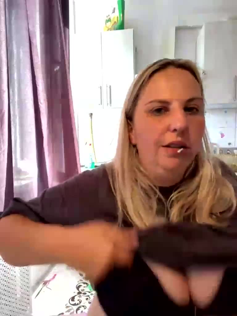 Roksi-8 Adult Chat August 21, 2025