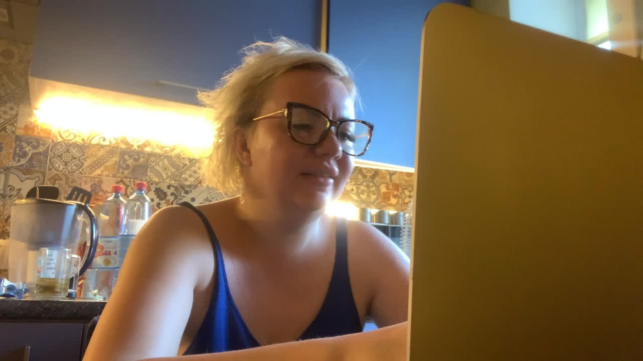 Oksana494 Adult Chat August 21, 2025