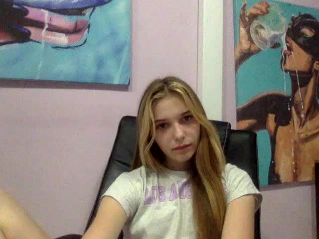 Vikky77 Adult Chat August 22, 2025