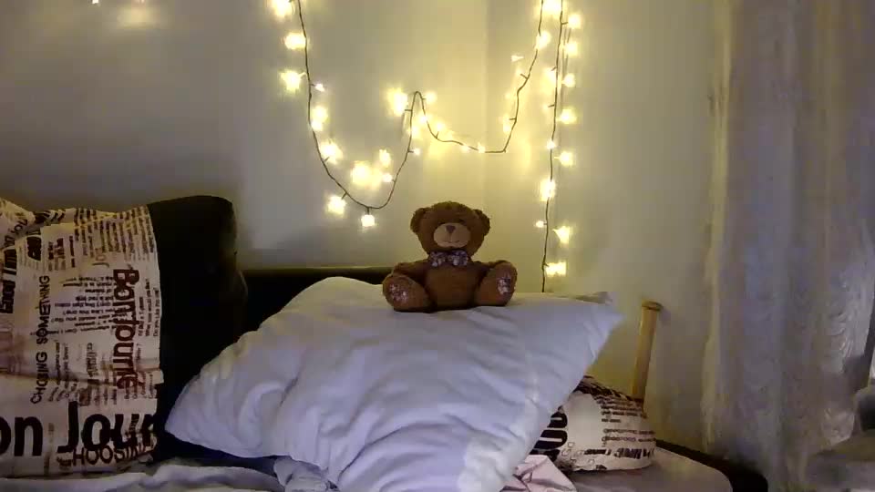 Ellie_13 Adult Chat August 21, 2025