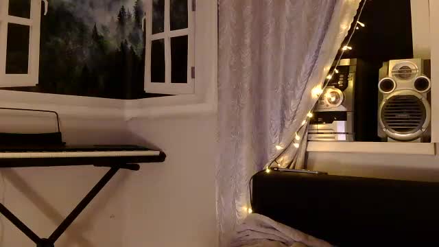 Ellie_13 Adult Chat August 21, 2025