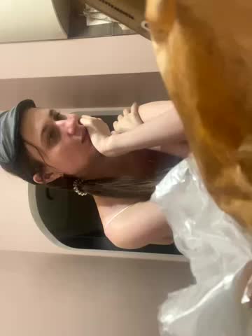 Flossy_Vettie Adult Chat August 22, 2025