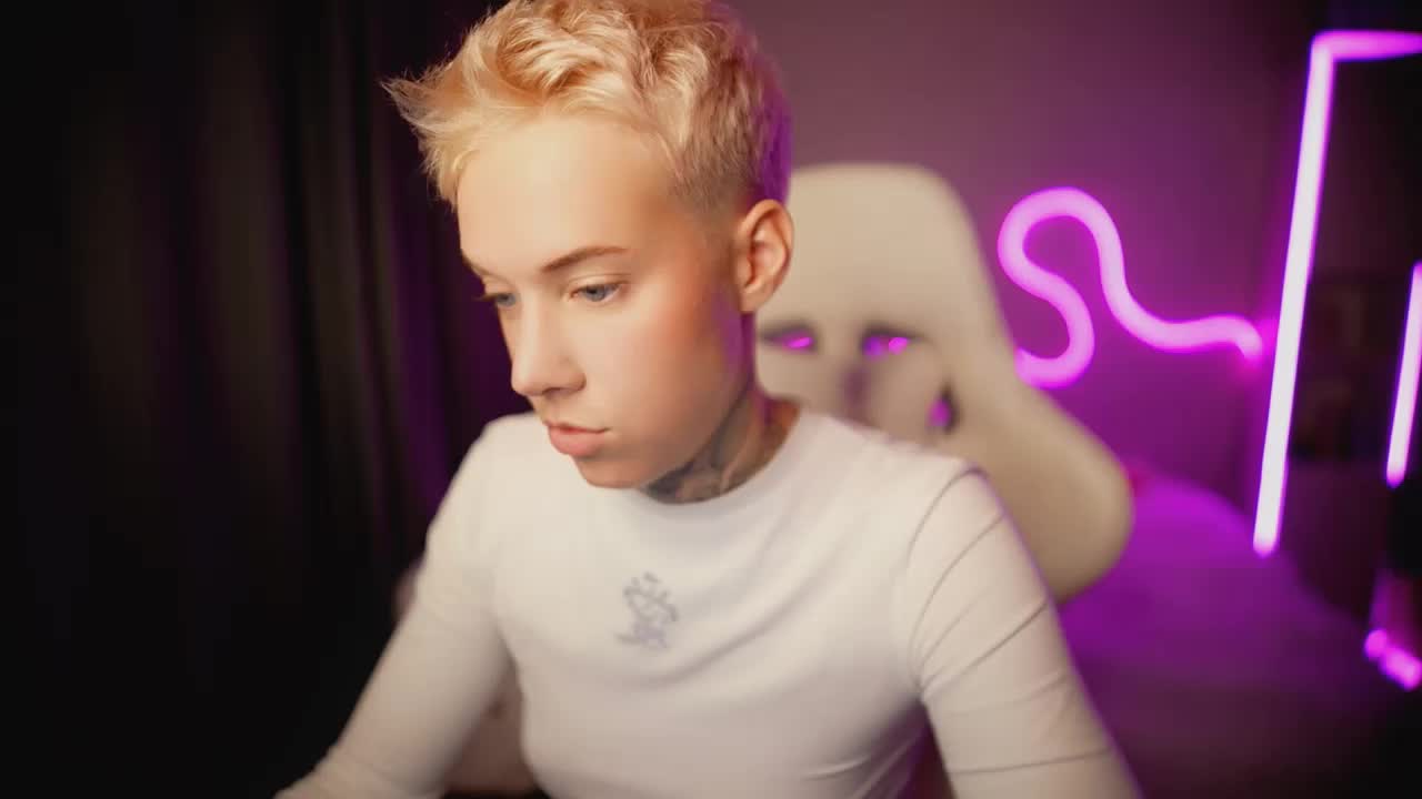 tezes Adult Chat August 22, 2025