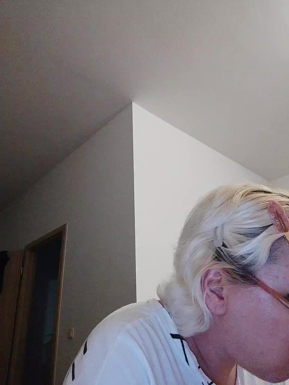 Vika211 Adult Chat August 22, 2025