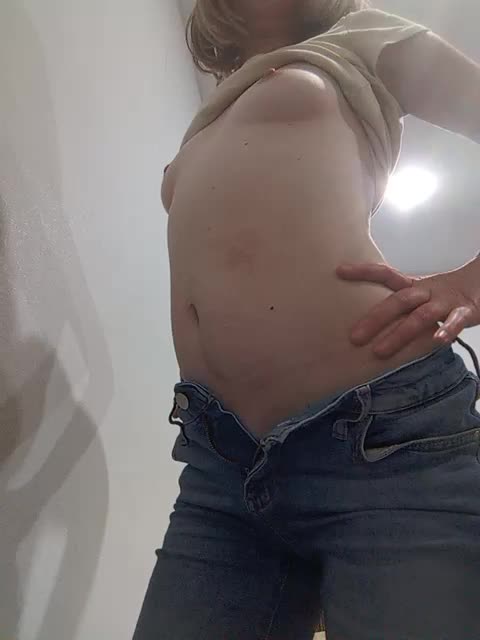 Lena-33 Adult Chat August 22, 2025