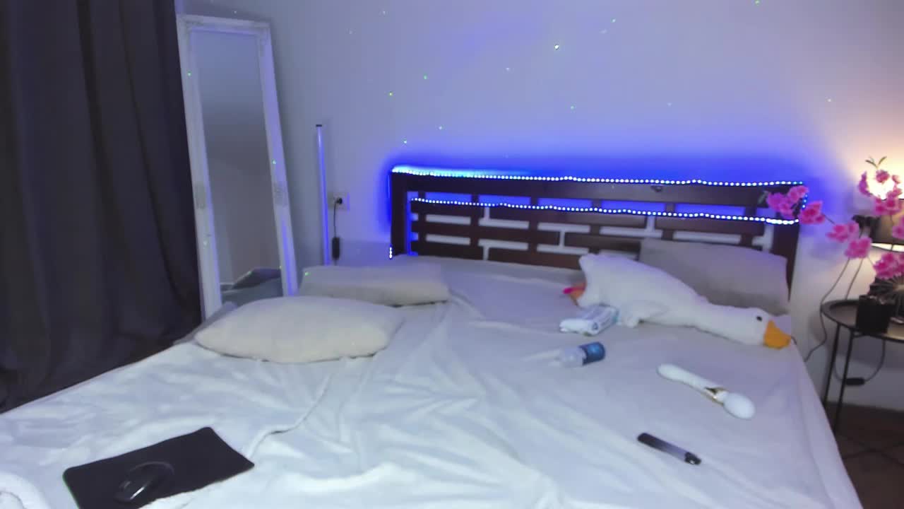 MikkiShows Adult Chat August 22, 2025