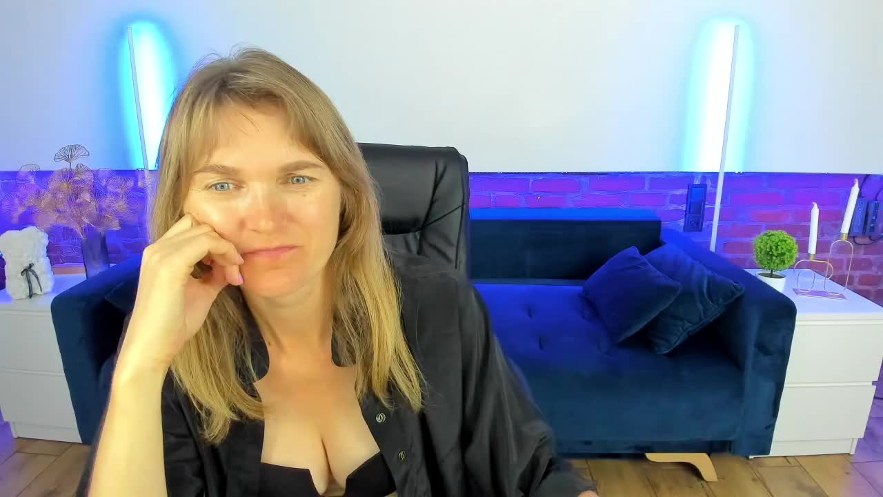 Annabel-xxx Adult Chat August 22, 2025