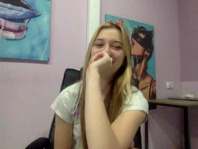 Vikky77 Adult Chat August 22, 2025