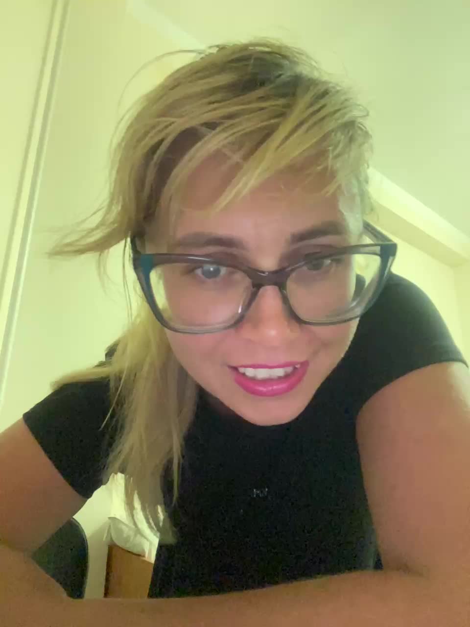 Elegant00Girl Adult Chat August 23, 2025