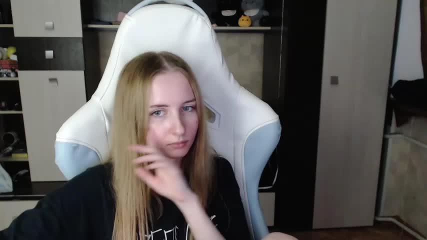 Cutti_Crystal Adult Chat August 23, 2025