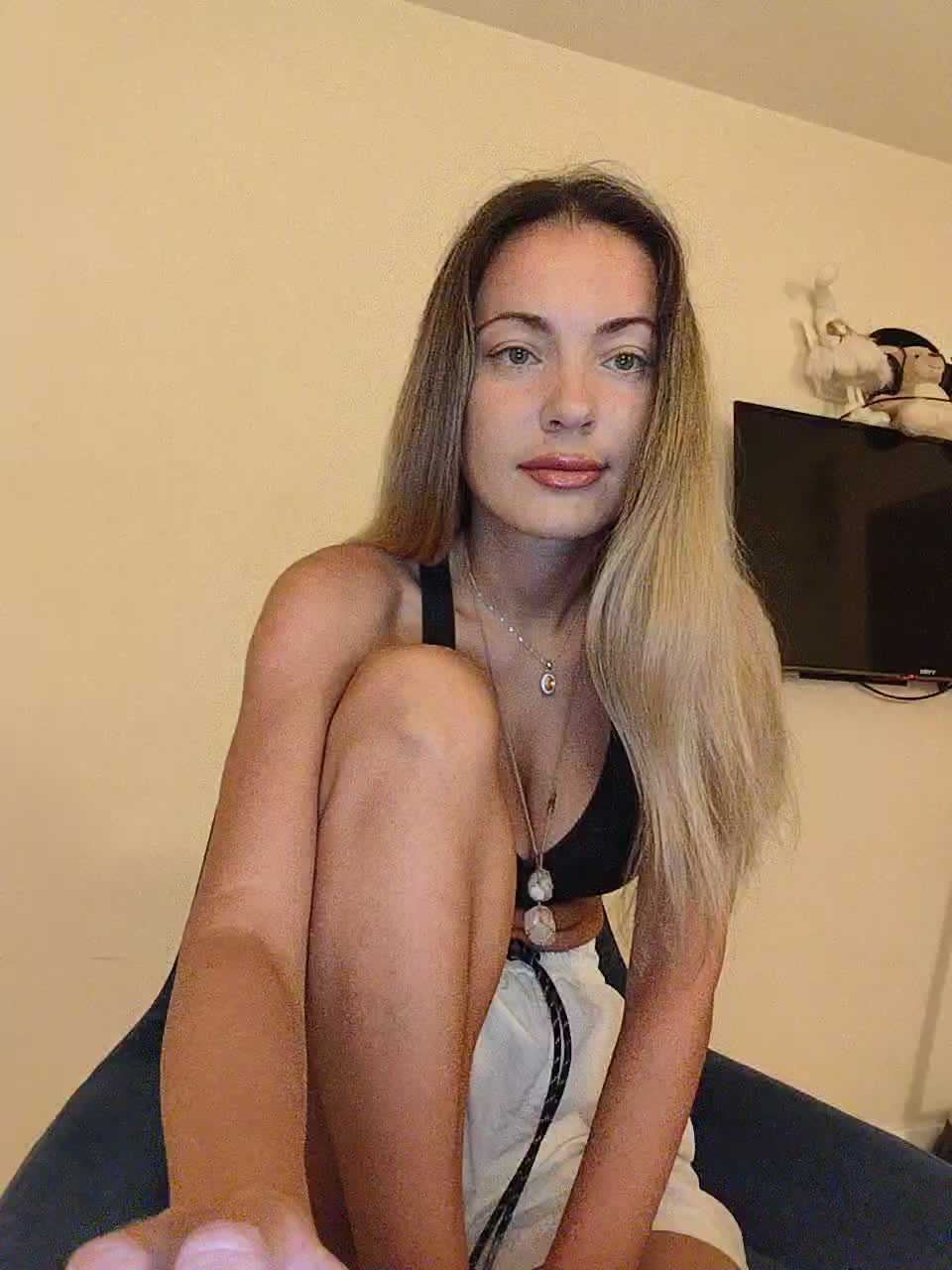 Lola3000 Adult Chat August 24, 2025