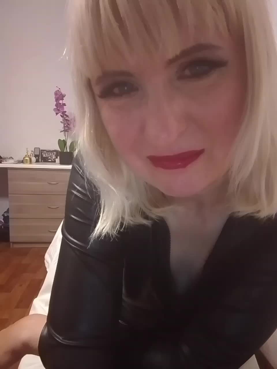 Beautiful_lady Adult Chat August 24, 2025