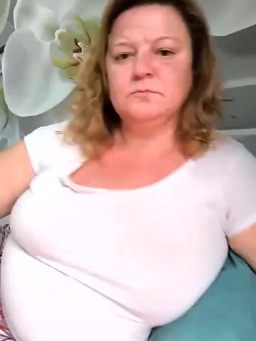 jusichka Adult Chat August 24, 2025