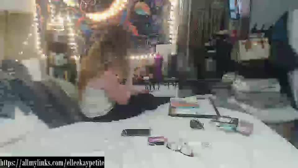 elleekaypetite Adult Chat August 24, 2025