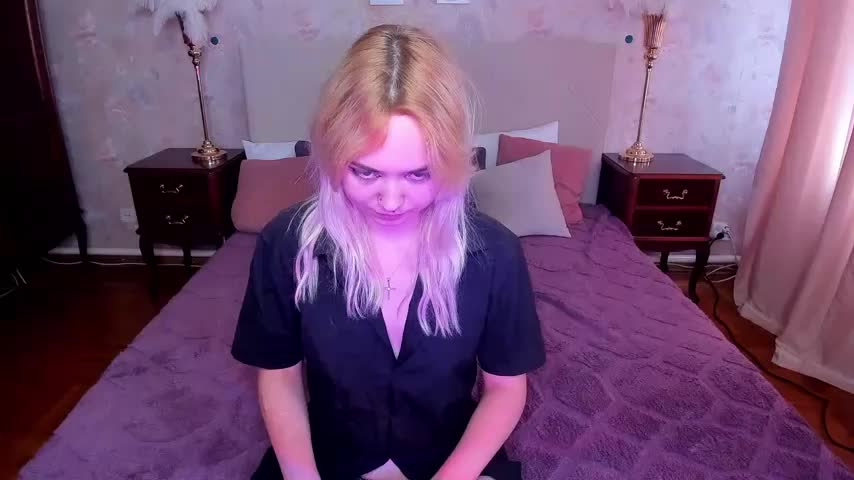 Iriska_mini Adult Chat August 24, 2025