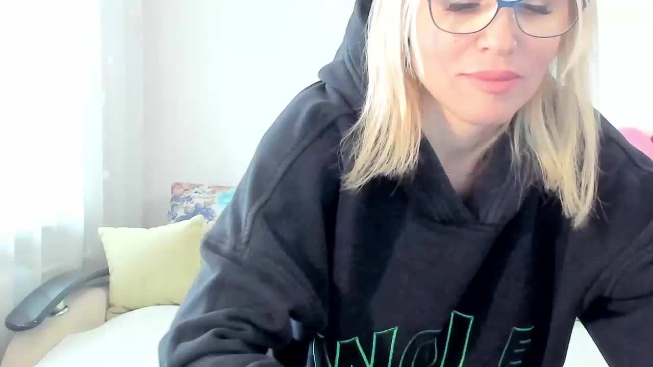 Lisa1225 Adult Chat August 25, 2025