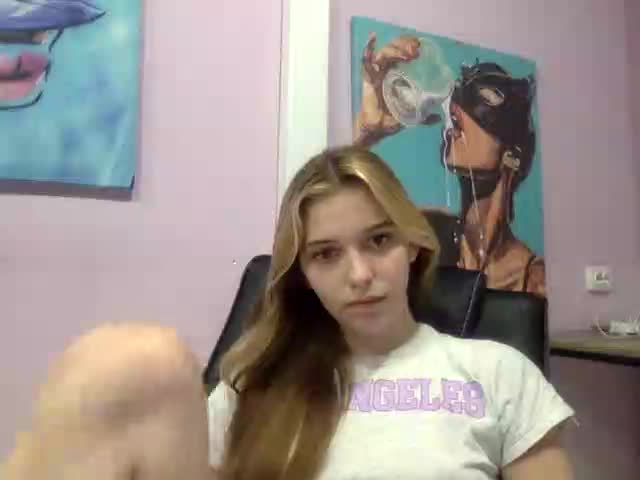 Vikky77 Adult Chat August 25, 2025