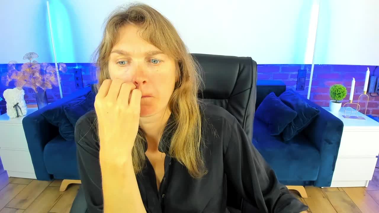 Annabel-xxx Adult Chat August 25, 2025