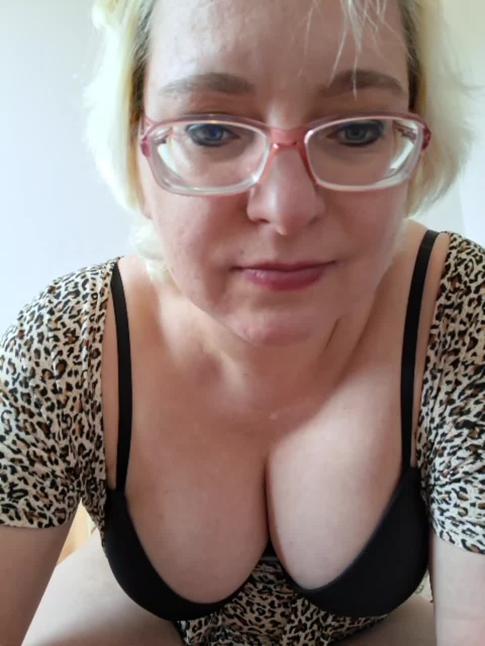 Vika211 Adult Chat August 25, 2025