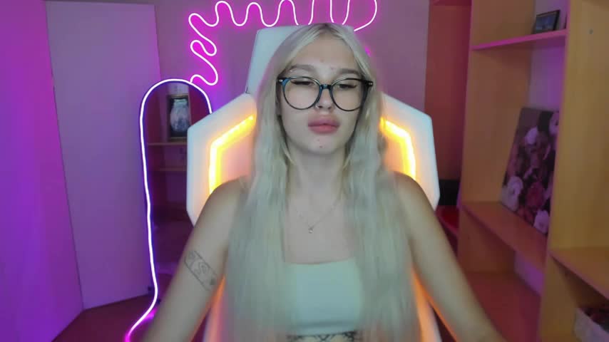 EvelinaLuu Adult Chat August 25, 2025