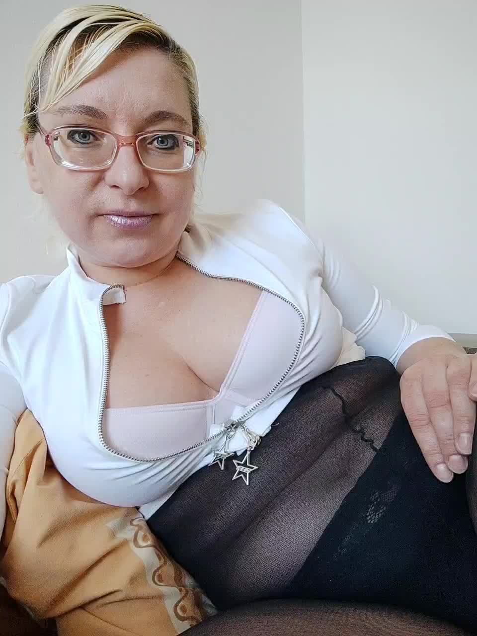 Vika211 Adult Chat August 25, 2025