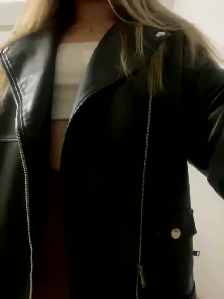 JULIE21 Adult Chat August 26, 2025