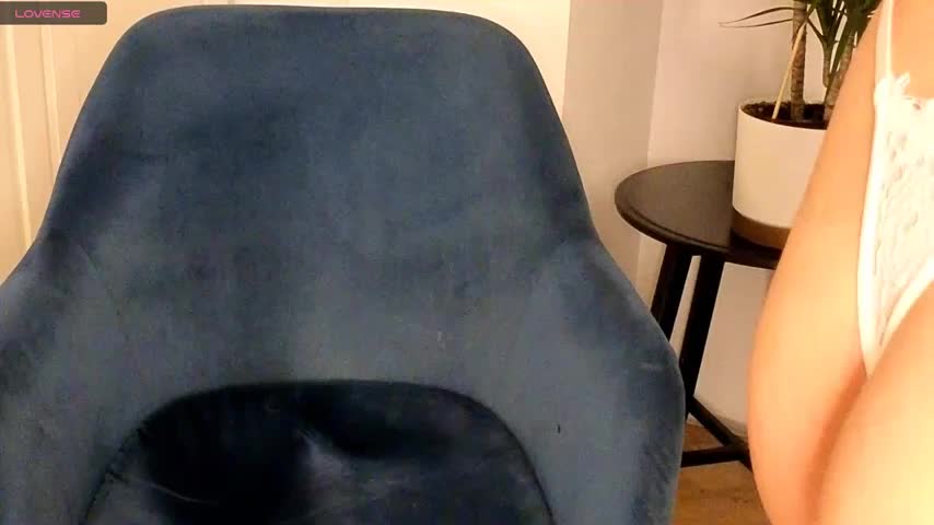 NoFace_Model Adult Chat August 26, 2025