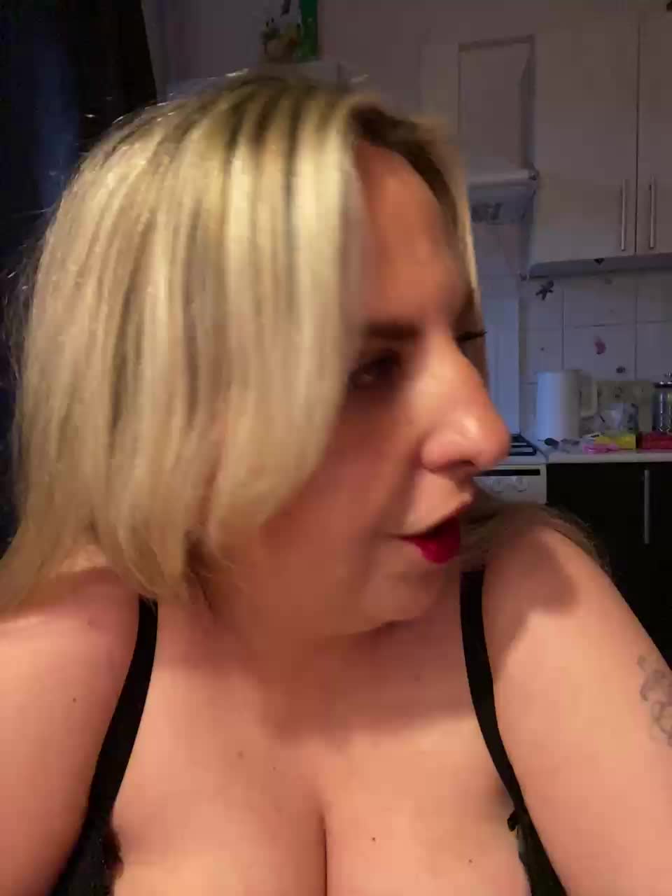 Roksi-8 Adult Chat August 26, 2025