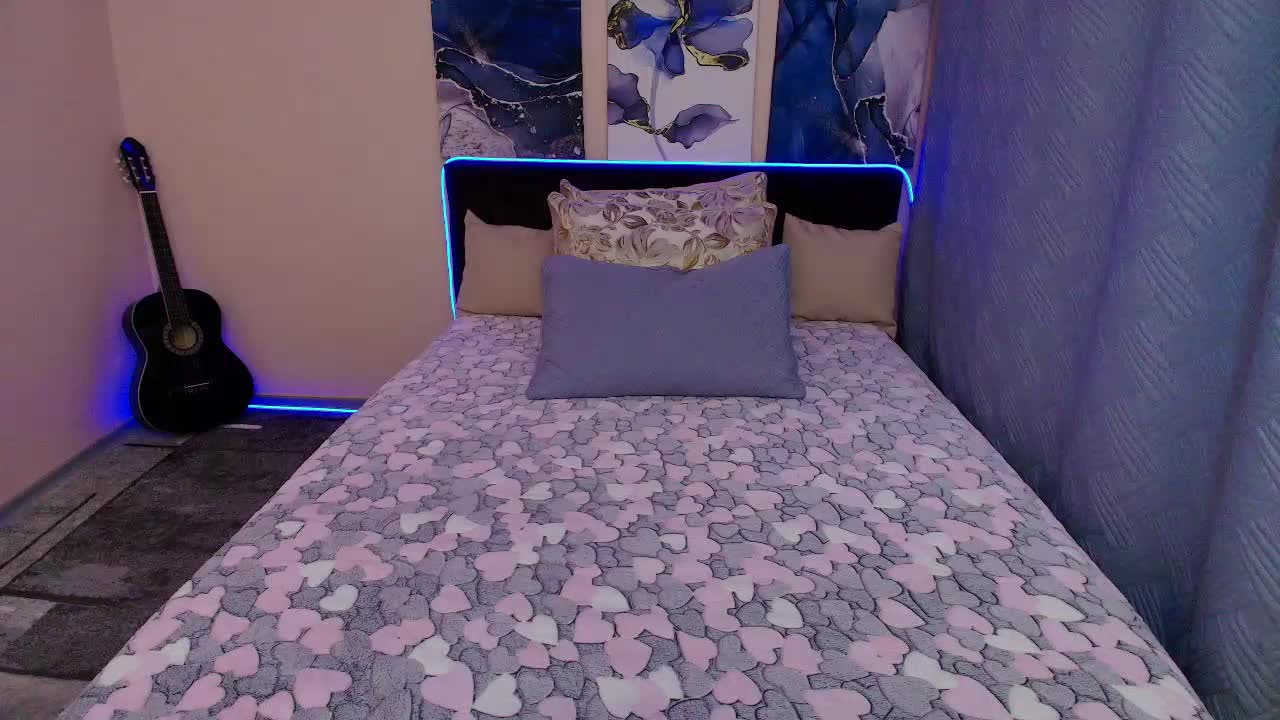 Blond-Pearl Adult Chat August 26, 2025